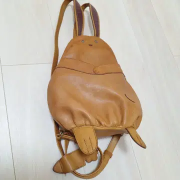 토끼 모티브 가죽 백팩