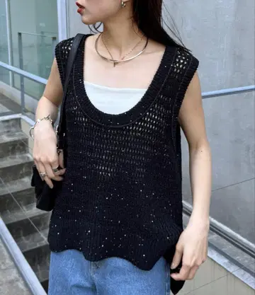 차오패닉 티피 사계절 활약 ] 깊은 U넥 스팽글 라메 니트 베스트