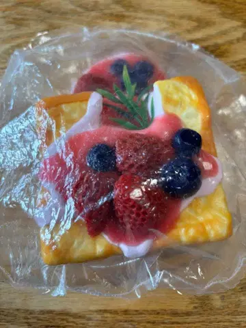 kikisquishy 딸기 토스트
