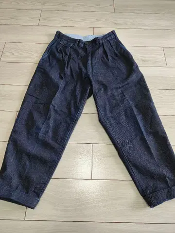 BEAMS+ 2 플리츠 테이퍼드 데님 빔즈 100명품