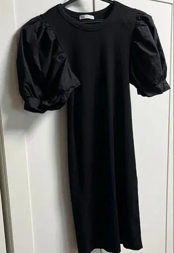 ZARA 퍼프 슬리브 무릎 위 원피스