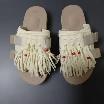 SUICOKE 프린지 샌들 아이보리