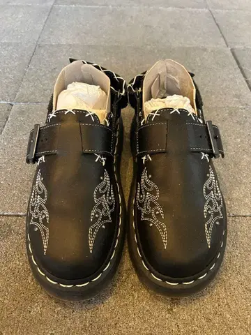 Dr. Martens 파이어 패턴 로퍼