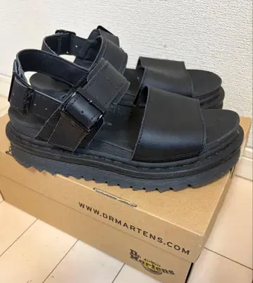 Dr. Martens 통굽 샌들 블랙