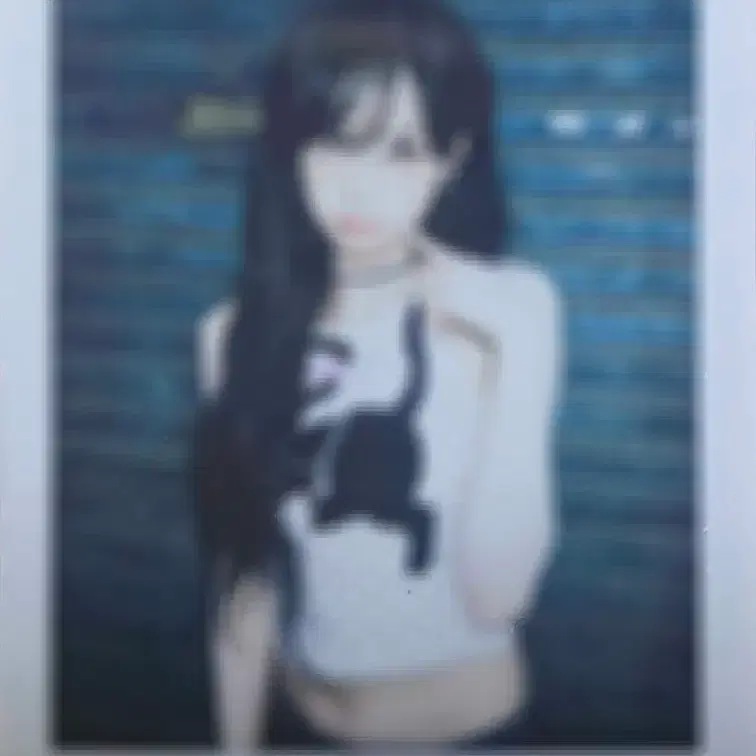Triples] Kim Nakyoung signed polaroid | Bunjang Global