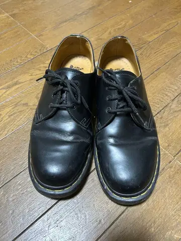 Dr. Martens 3홀 레이스업 로퍼