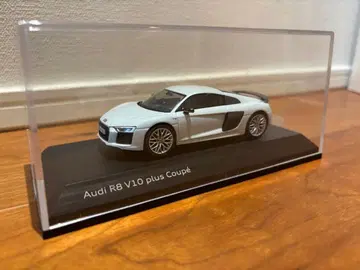 1:43 AUDI R8 V10 plus 종이 슬리브 없음