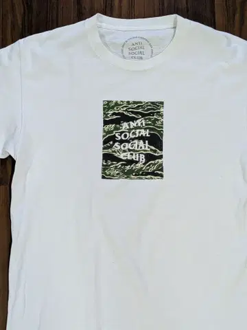 anti social club 타이거 카모 박스 로고 T셔츠