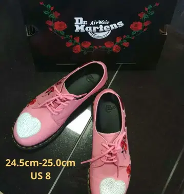 [고품질] Dr. Martens 핑크 로퍼 하트 장식