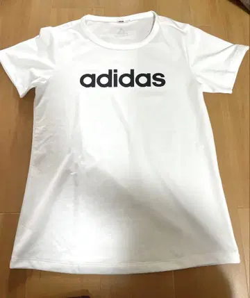adidas 화이트 반팔 T셔츠 L 사이즈
