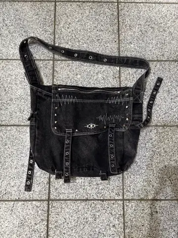 블랙 데님 숄더백 펑크 y2k 빅 스터드 부착
