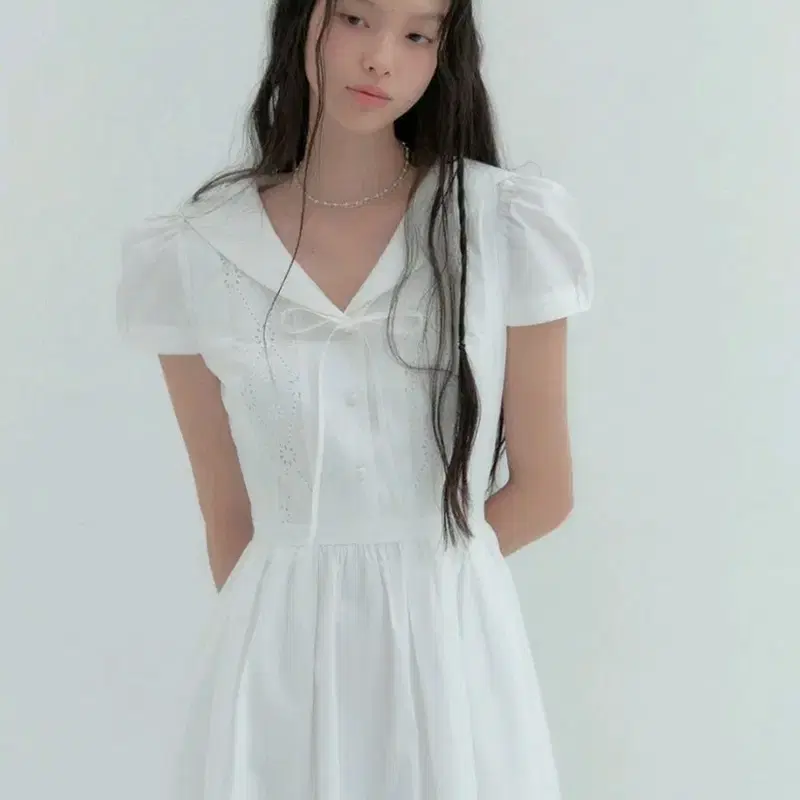 플로움 데이지 펀칭 원피스