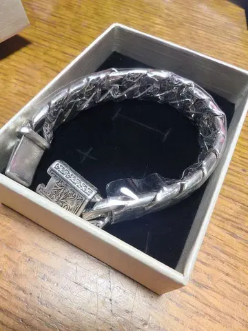 아라베스크 무늬 실버 컬러 팔찌 925