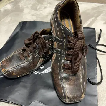 SKECHERS 브라운 빈티지 가공 스니커즈 오니츠카타이거