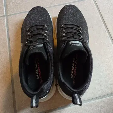 SKECHERS 메모리 폼 스니커즈 블랙
