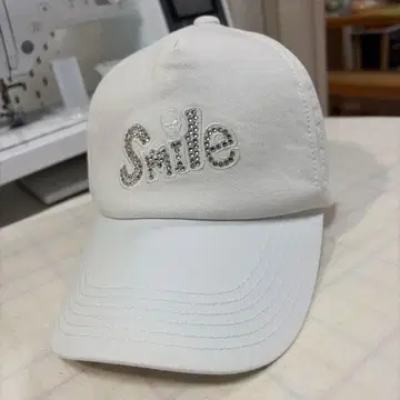 루시안 페라피네 LPF Smile 큐빅 캡 화이트