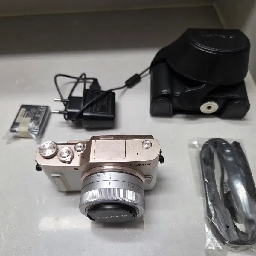파나소닉 gf10 12-32 미러리스 카메라 A급 팝니다