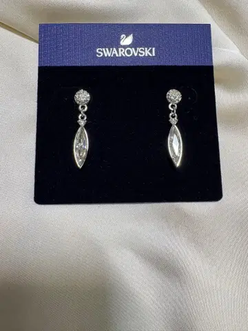 정품 스와로브스키 SWAROVSKI 드롭 귀걸이 마키스컷