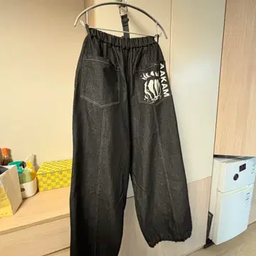 아캄 Knee Pin-tuck Printed Denim Pants | 브랜드 중고거래 플랫폼