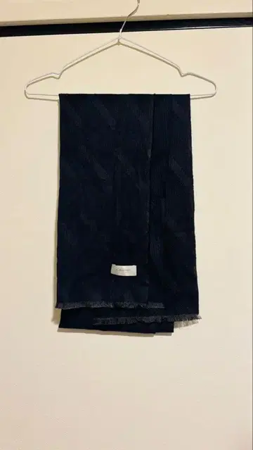 Calvin Klein Platinum 실크 100% 머플러