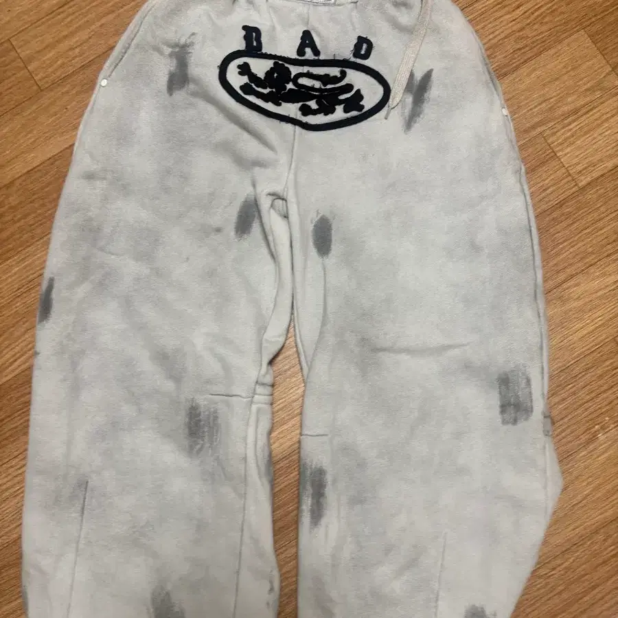 Badblood Lion Patch Washed Barrel Pants - Blue Denim Check