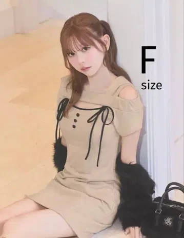 [택 포함] 미셸 마카롱 오프숄더 후드 미니 원피스 베이지 F 사이즈