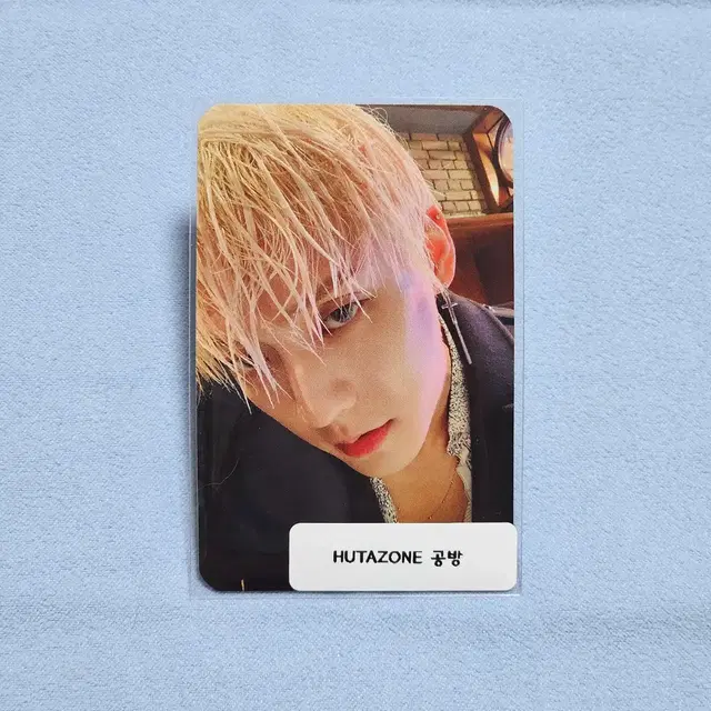 ๊ธ์ฒํ ์ธ) ์ด๋ฏผํ HUTAZONE ํํ์กด ๊ณต๋ฐฉ ํฌ์นด _ ๋นํฌ๋น