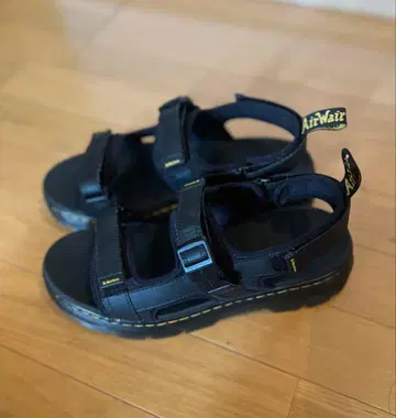 [새상품급] Dr.Martens AirWair 블랙 샌들