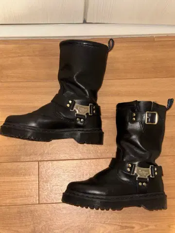새상품급 Dr.Martens 엔지니어 부츠 인기 품절 모델 24cm