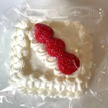 kikisquishy XL 3단 딸기 홀케이크