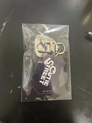 CUTIE STREET 스마트폰 키링