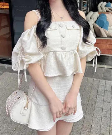 INGNI 트위드 페플럼 오프숄더 블라우스 아이보리