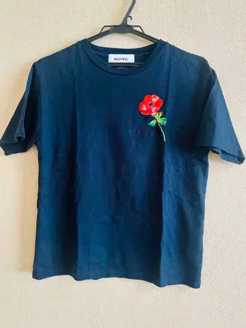 MUVEIL 뮤베일 꽃 자수 T셔츠 네이비