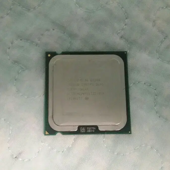 Intel Q8200  + GT220