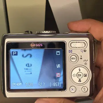 니콘 쿨픽스P4 / Nikon Coolpix P4 / Silver | 브랜드 중고거래 플랫폼