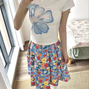 꽃무늬 프린트 반팔 T셔츠 화이트