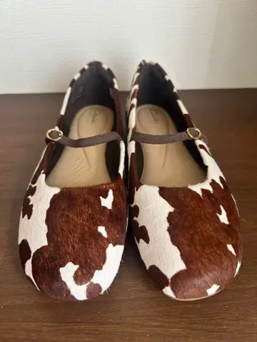 Clarks 카우 패턴 송치 플랫슈즈 클락스 39