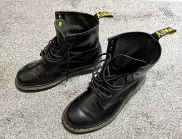 Dr.Martens UK9