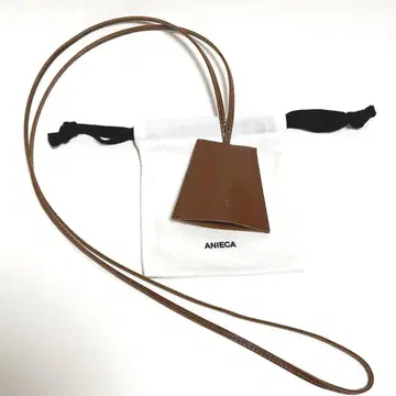 ANIECA 가죽 목걸이 브라운
