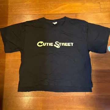 CUTIE STREET 공식 티셔츠