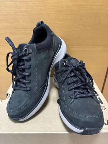 [ 새상품 ] Clarks 가죽 스니커즈