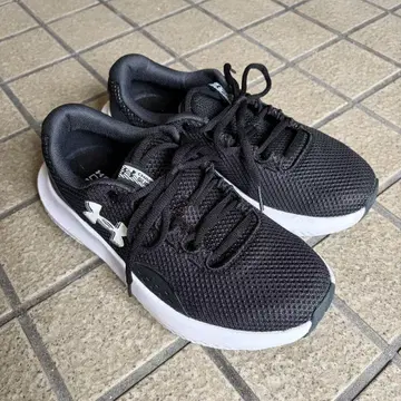 언더아머 러닝화 24cm