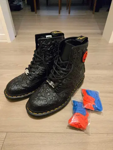 DR. MARTENS x medicom 8홀 부츠 UK8
