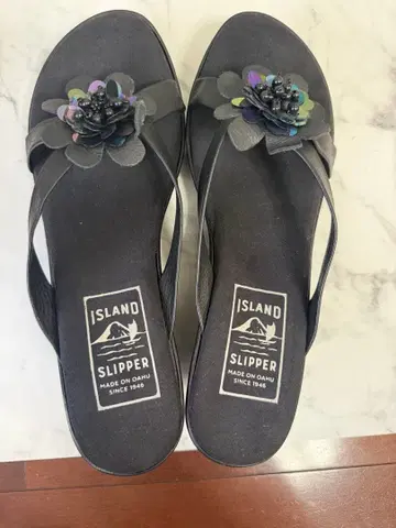 ISLAND SLIPPER 플라워 모티브 웨지솔 샌들