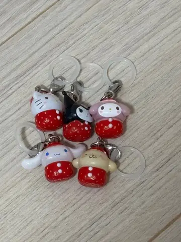 산리오 캐릭터즈 딸기 메지루시 액세서리 세미 컴프