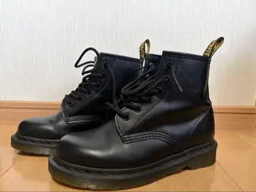 Dr. Martens 통굽 부츠 블랙 6홀 22cm