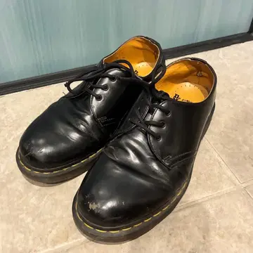 [최종 가격 인하] Dr. Martens 3홀 신발 블랙