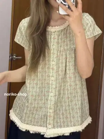 COYSEIO 반팔 블라우스 프릴 넥 꽃무늬 1