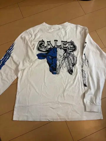 calee 긴팔 티셔츠 화이트 M 사이즈