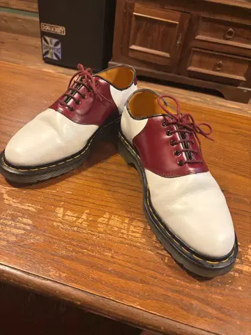 Dr. Martens 안장 신발 UK8 새상품급